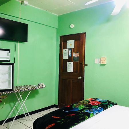 Chaleanor Hotel Dangriga Exterior photo