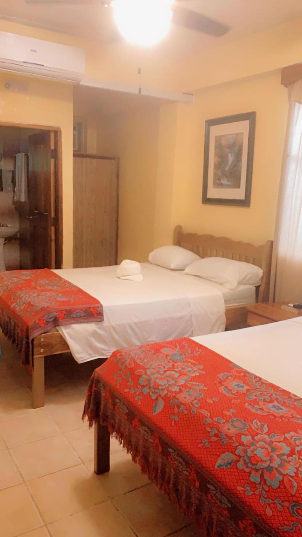 Chaleanor Hotel Dangriga Exterior photo