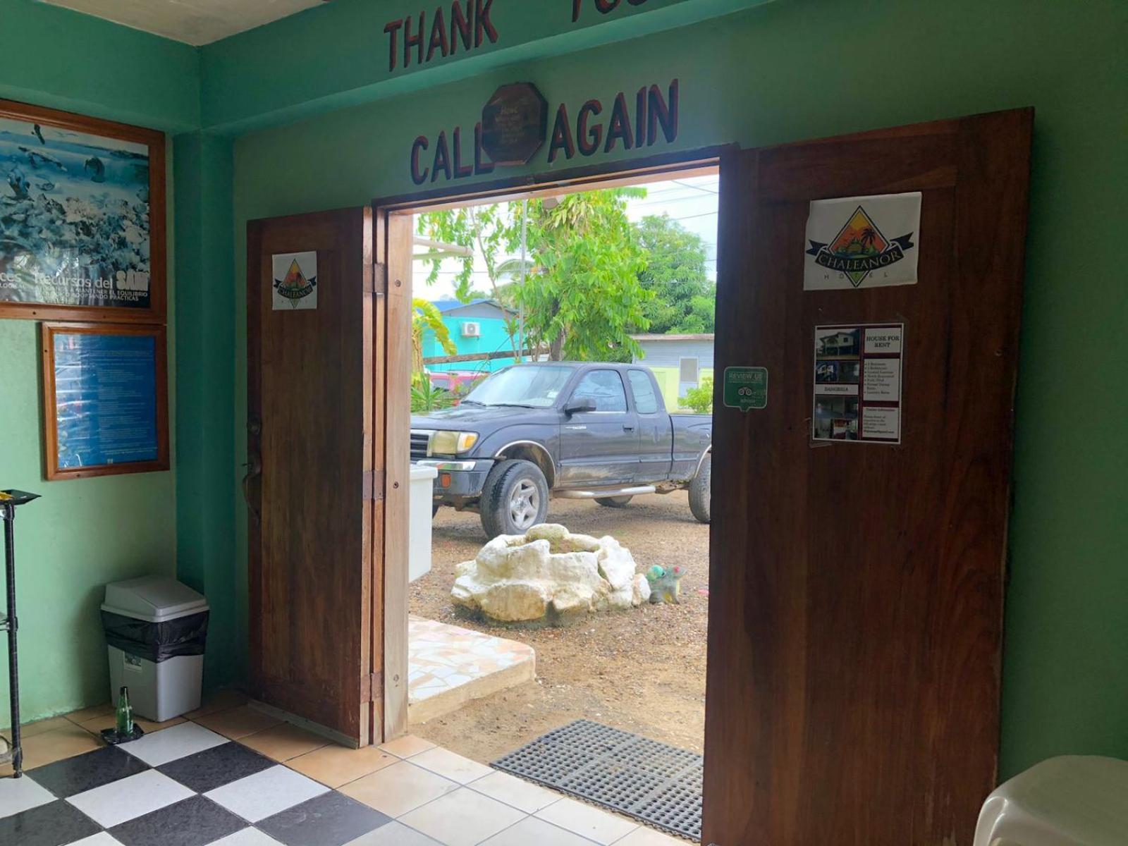 Chaleanor Hotel Dangriga Exterior photo