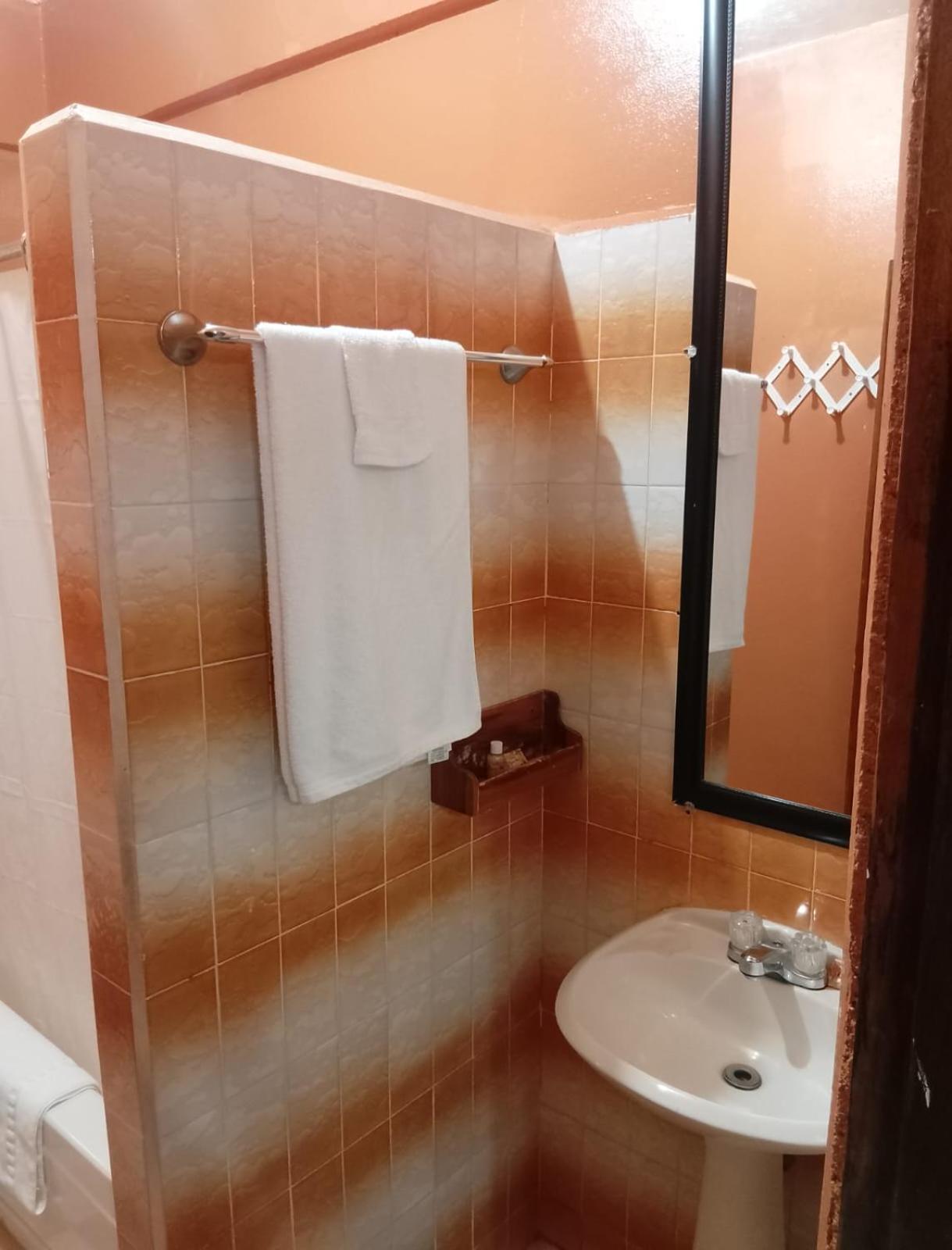 Chaleanor Hotel Dangriga Exterior photo