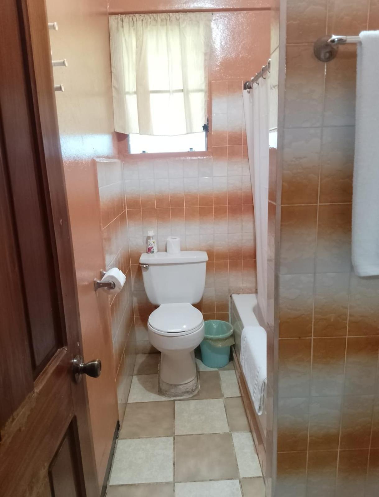 Chaleanor Hotel Dangriga Exterior photo