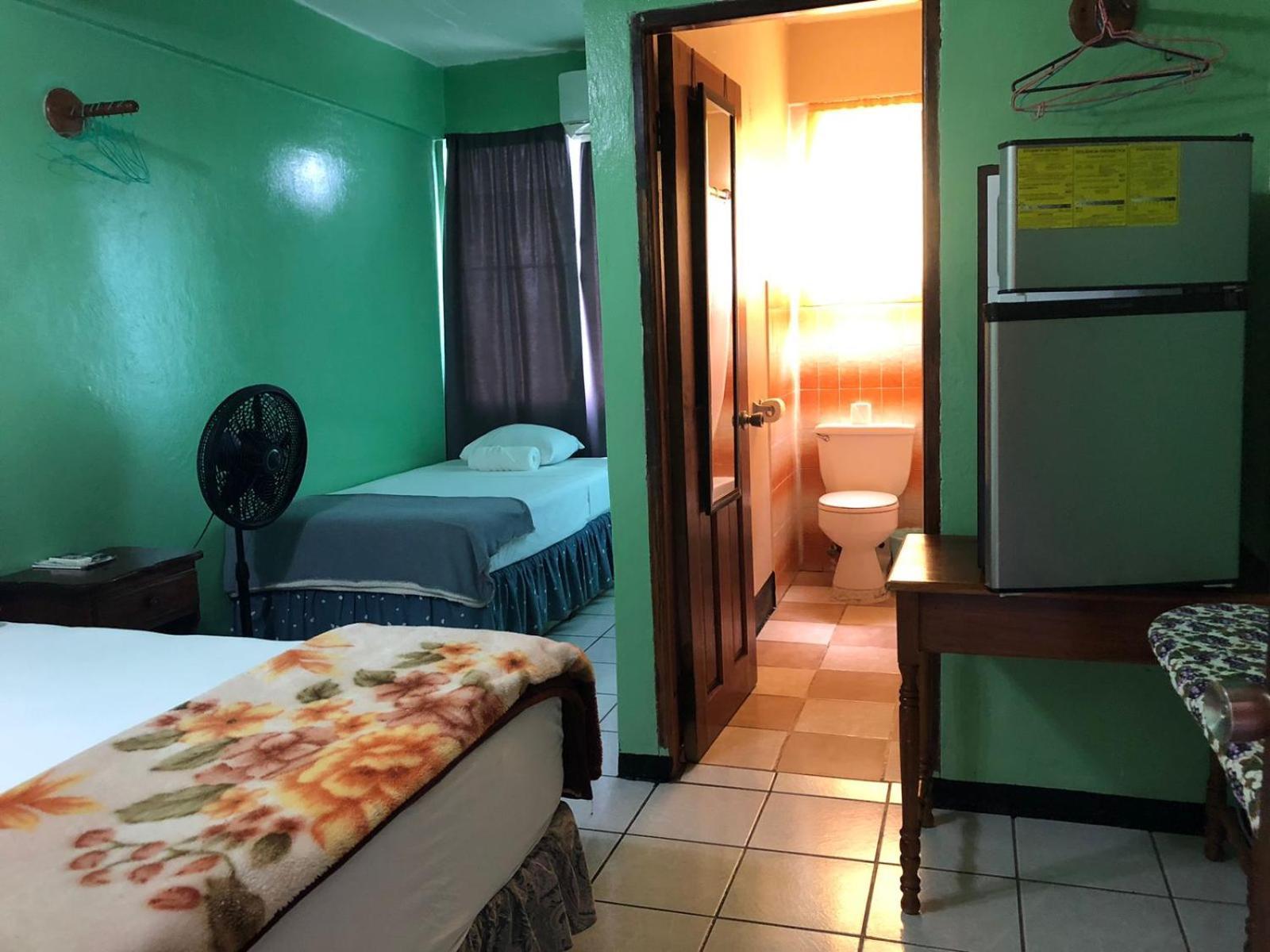 Chaleanor Hotel Dangriga Exterior photo