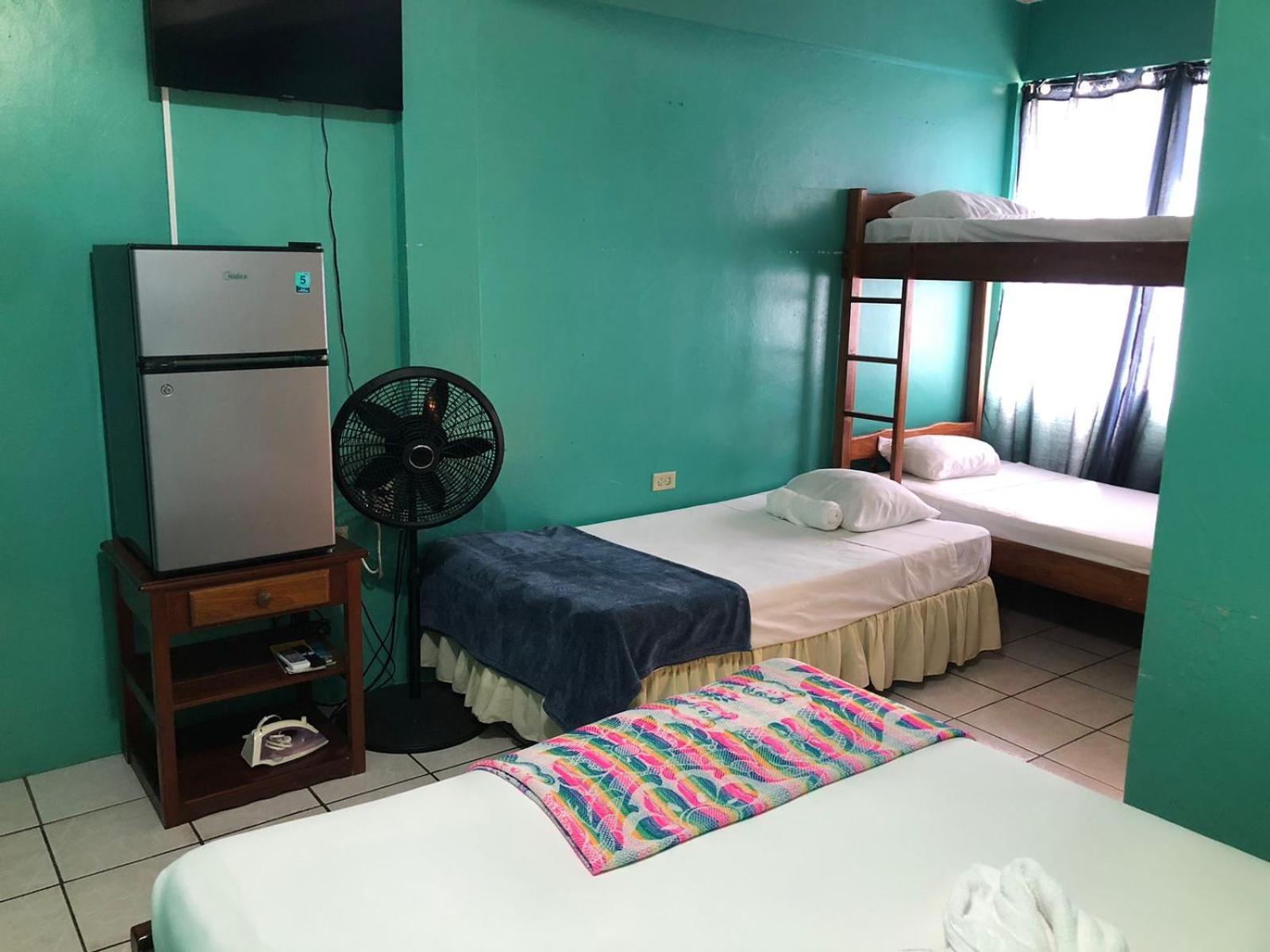 Chaleanor Hotel Dangriga Exterior photo