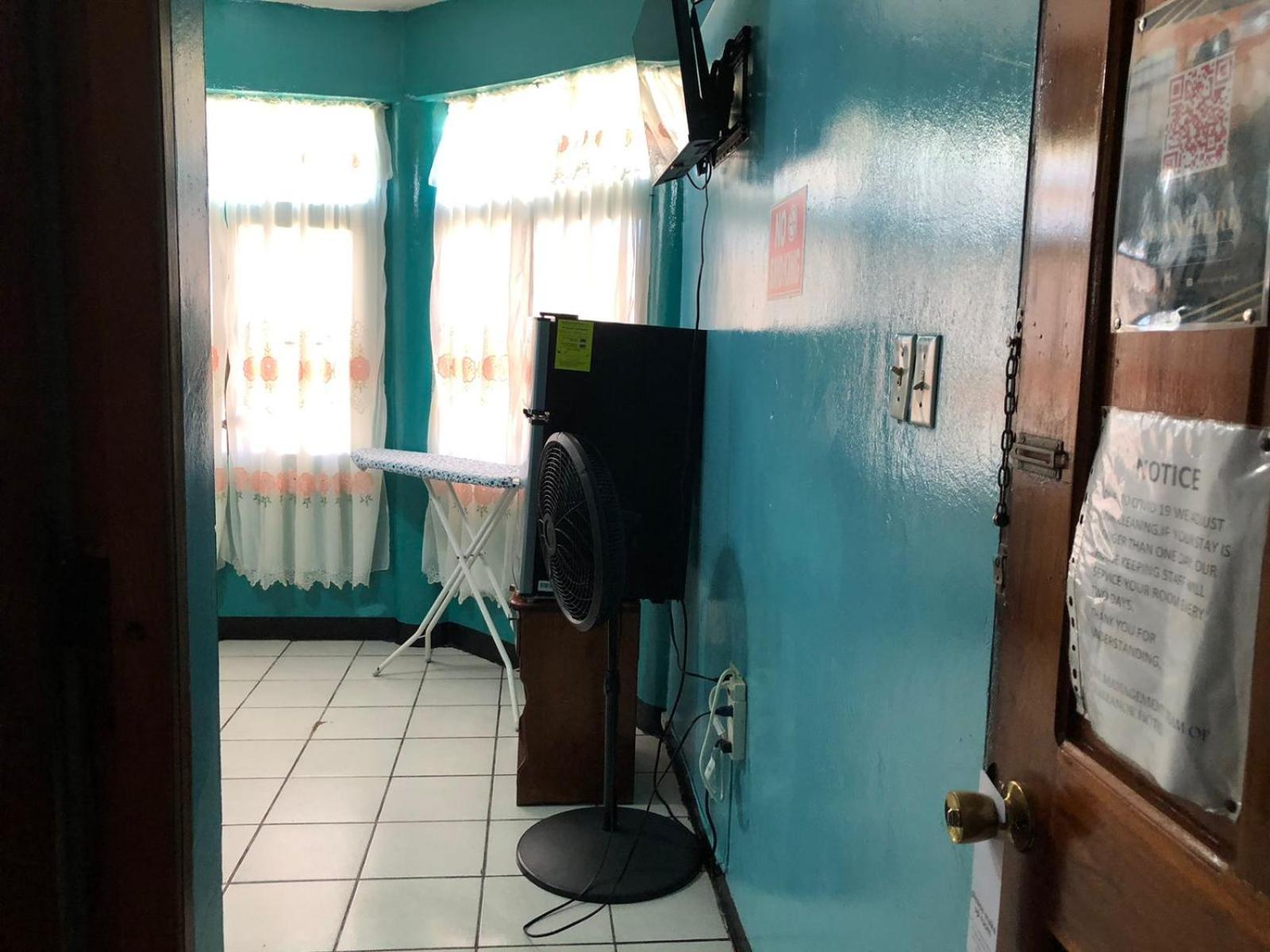 Chaleanor Hotel Dangriga Exterior photo