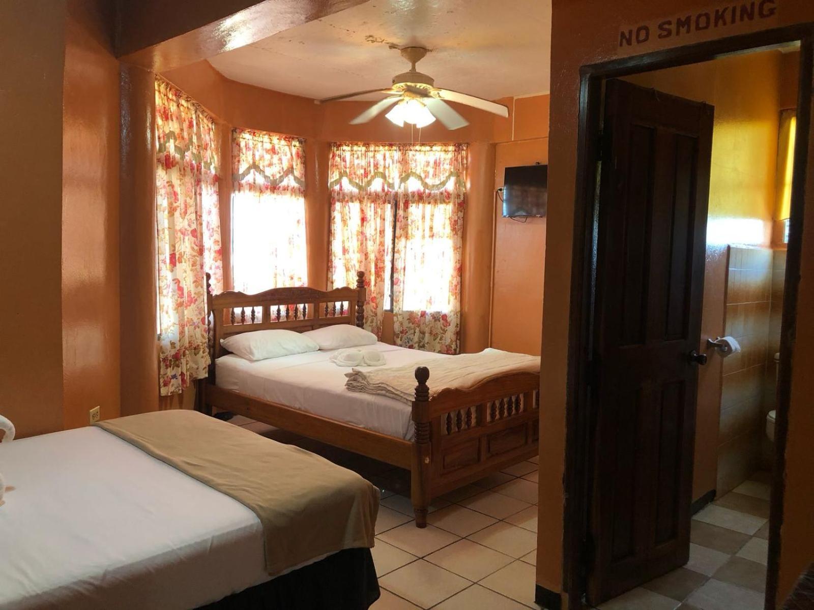 Chaleanor Hotel Dangriga Exterior photo