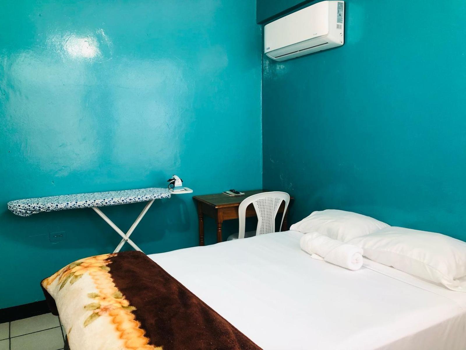 Chaleanor Hotel Dangriga Exterior photo