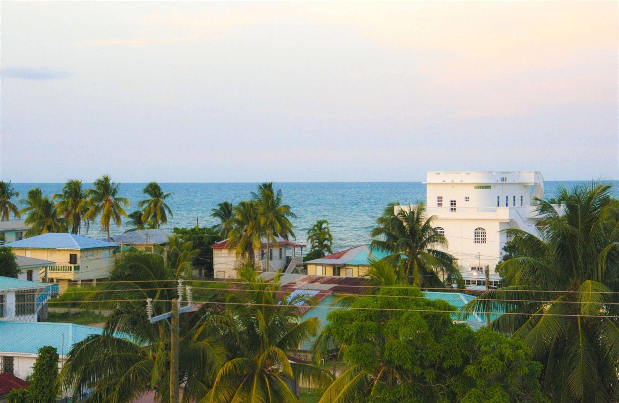 Chaleanor Hotel Dangriga Exterior photo